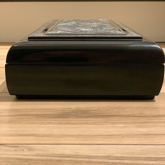 New Vintage Mother of Pearl lidded box - Picture 6 of 14